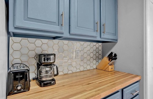 White Haven House | Ski & Golf Retreat: Cozy Townhome in Lake Harmony