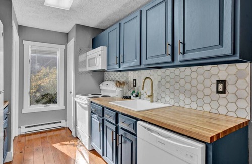 White Haven House | Ski & Golf Retreat: Cozy Townhome in Lake Harmony