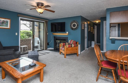 McHenry House | Ski Harbor 40 | Lake Access, Community Pool!