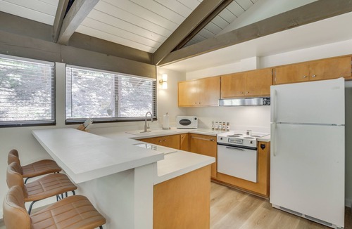 Twin Peaks Cabin | Ski, Hike & Explore! Twin Peaks Cabin w/Deck