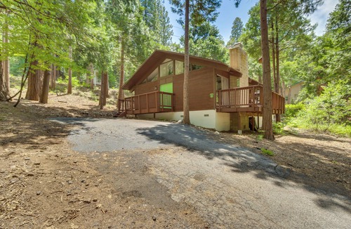 Twin Peaks Cabin | Ski, Hike & Explore! Twin Peaks Cabin w/Deck