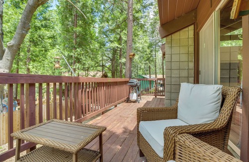 Twin Peaks Cabin | Ski, Hike & Explore! Twin Peaks Cabin w/Deck