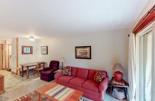 Warren Apartment | Ski Hike Getaway