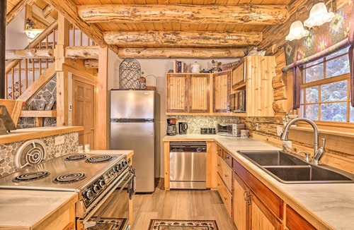 Blue River Cabin | Ski & Hike! Hot Tub Hideaway in Breckenridge