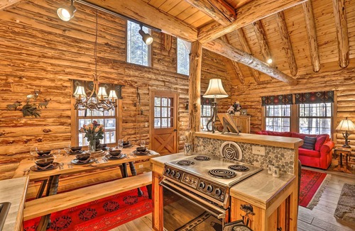 Blue River Cabin | Ski & Hike! Hot Tub Hideaway in Breckenridge