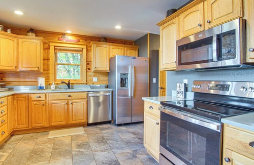 Wolf Laurel Cottage | Ski & Hike: Mars Hill Mountaintop Cabin w/Views