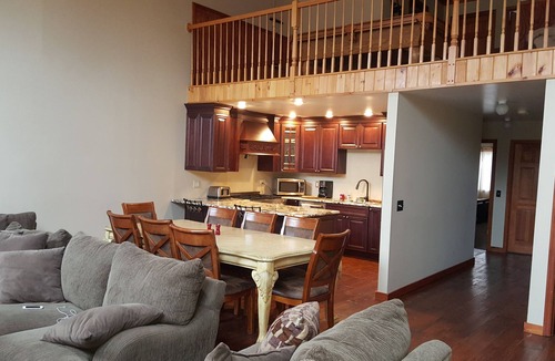 Hunter House | Ski House 1/4 from Slopes