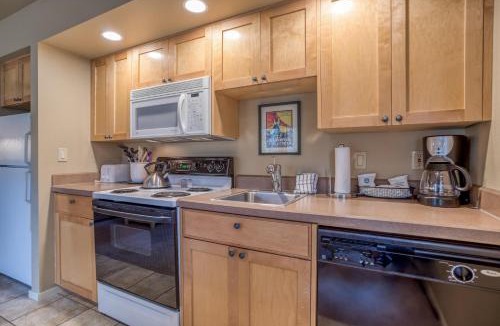 Century West House | Ski House 133 - Meredith Lodging