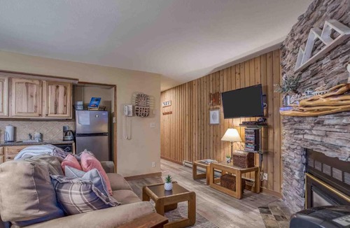 Century West House | Ski House 144 - Meredith Lodging