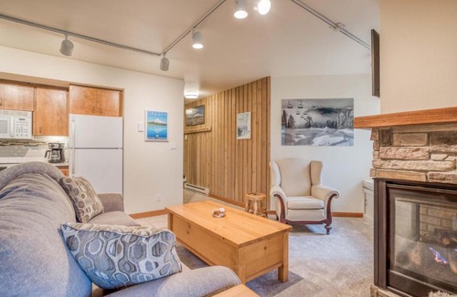 Century West House | Ski House 155 - Meredith Lodging