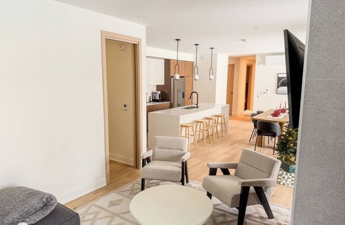 Versant Soleil Condo | Ski-In Adjacent 200m- 3BR Free Shuttle Sleeps 8