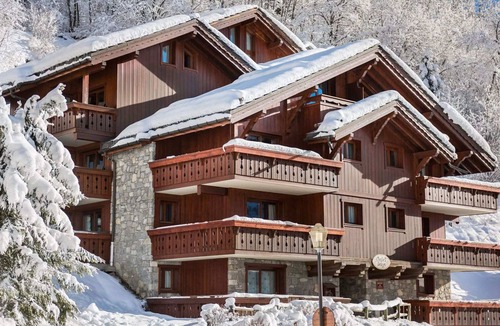 Meribel Village Apartment | Ski-in Duplex with pool and pets allowed