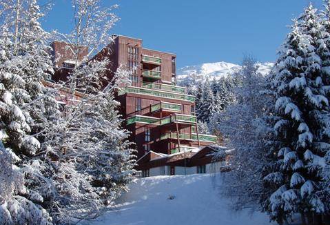 Arc-1800 Apartment | Ski-in/ski-out & foot of the slopes, 14th floor, view mountain, balcony, fireplace or stove, tv