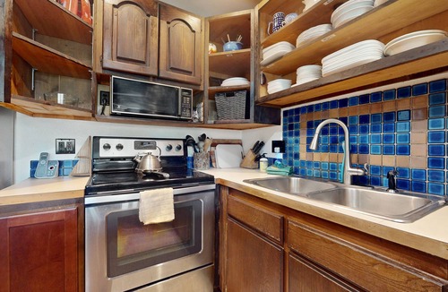 Hyak House | Ski-in/out A-frame duplex with deck, woodstove & firepit