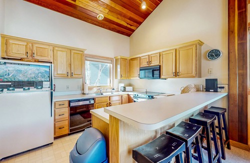 Big Horn Condo | Ski-in/out condo near Lake Levinsky with balcony, ski & mountain views