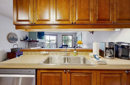 Salt Lake Mountain Resorts Condo | Ski-in/out condo w/mountain views, shared hot tub & pool & Club Solitude access