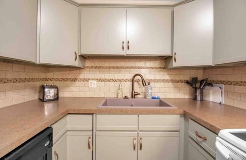 Great Valley Apartment | Ski in/Out & Golf 2 Bed 2 Bath w/Air Conditioning