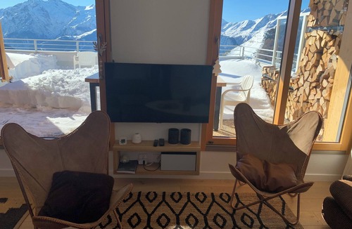 Viel-Alpe Apartment | Ski in out, old Alpe, panoramic, quiet, 3bed, 2bath, garage