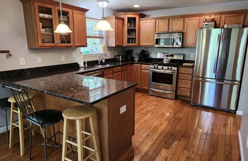 Lackawaxen Ski Chalet | Ski in-out. Spacious 5 Bdrm chalet ,wood pizza oven and bar. Slope opens Dec 13.