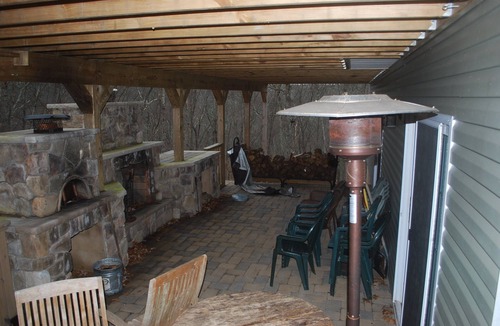 Lackawaxen Ski Chalet | Ski in-out. Spacious 5 Bdrm chalet ,wood pizza oven and bar. Slope opens Dec 13.