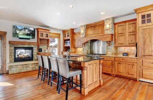 Winter Park House | Ski In Out Villa 456 I Private Hot Tub I Great Views I Activity Program
