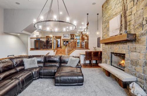 Winter Park House | Ski In Out Villa 492 I Private Hot Tub I Great Views I Activity Program