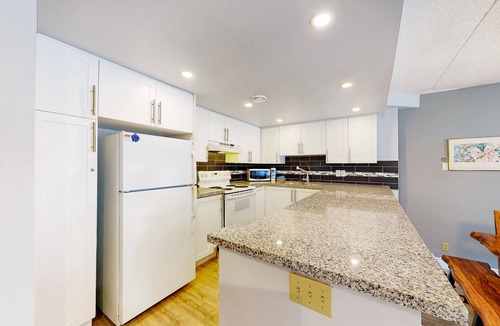 The Blue Mountains Condo | Ski-in/Ski-out condo in Blue Mountain with fireplace