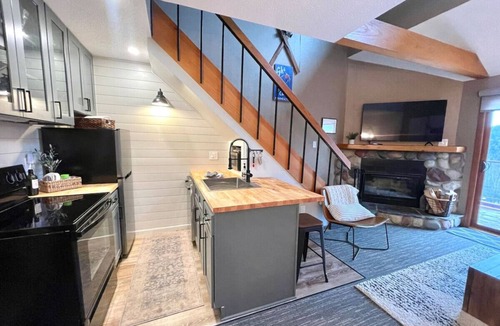 Lutsen Condo | Ski-In/Ski-Out 1BR+Loft | Moose Mtn Views | Pool