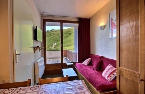 Plagne Soleil Apartment | Ski-in/Ski-out Apartment with Terrace