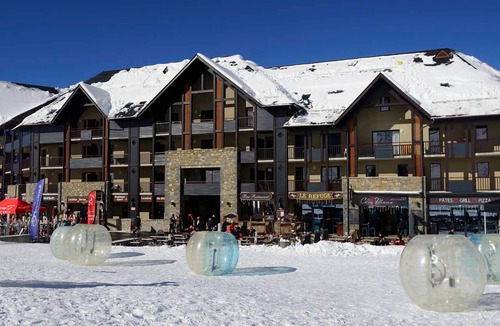 Peyragudes Apartment | Ski-in/Ski-out Apartment in Peyragudes with Balcony and Spa Access