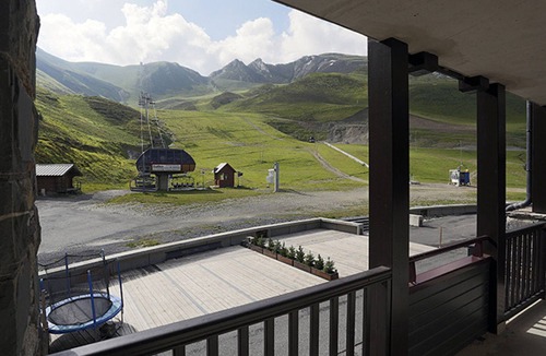 Peyragudes Apartment | Ski-in/Ski-out Apartment with Balcony, Free Spa Access, and Covered Parking