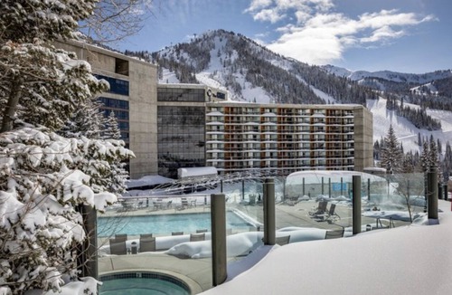 Salt Lake Mountain Resorts Resort | Ski in Ski out at the Cliff Lodge!