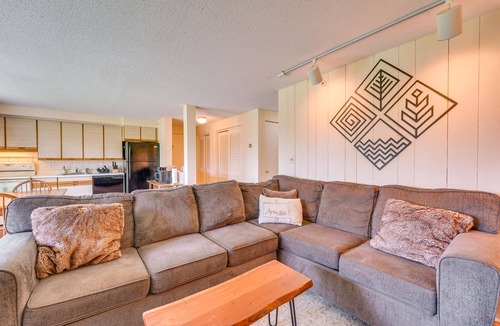 Bromley Mountain Condo | Ski-In/Ski-Out Bromley Mtn Condo: Wood Fireplace!