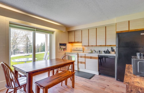 Bromley Mountain Condo | Ski-In/Ski-Out Bromley Mtn Condo: Wood Fireplace!