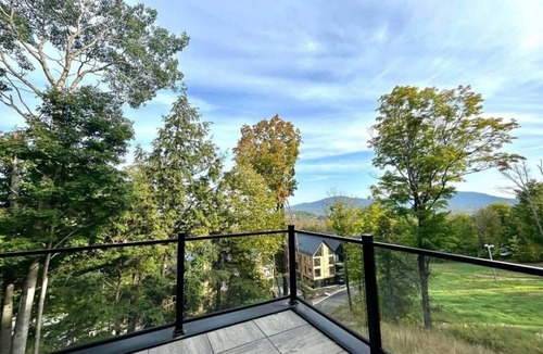 Bromont Condo | SKI-IN/SKI-OUT - Bromont - 2 bedroom condo on 2 floors - on the ski slope!
