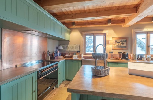 Cognet Ski Chalet | Ski-in Ski-out Chalet with Spa, Pets Allowed, Parking