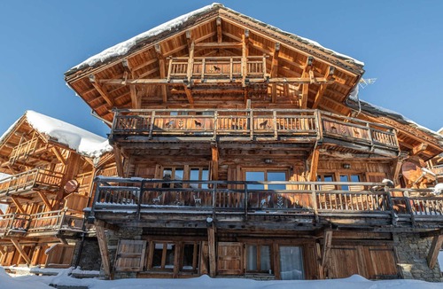 Cognet Ski Chalet | Ski-in Ski-out Chalet with Spa, Pets Allowed, Parking