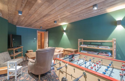 Cognet Ski Chalet | Ski-in Ski-out Chalet with Spa, Pets Allowed, Parking