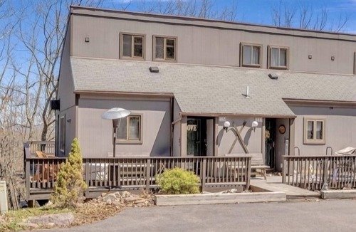 Village at Camelback House | Ski In & Ski Out Deluxe Townhouse on Camelback Mountain. Sleeps 10 comfortably.