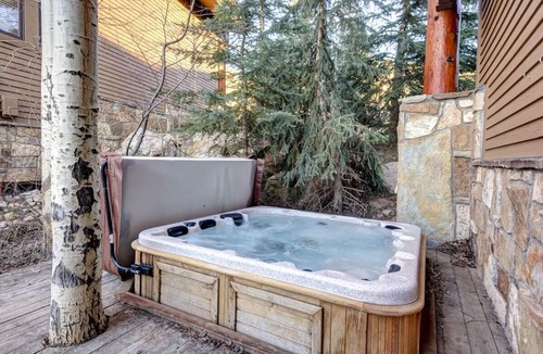 Deer Valley House | Ski-in/Ski-out in the heart of Silver Lake! Spacious with lovely mountain views!