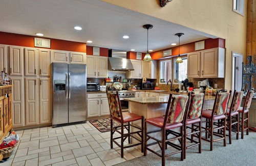 Central Vermont- Killington Cabin | Ski-In/Ski-Out Log Cabin on Great Eastern Trail | Hot Tub, Sauna, Game Room