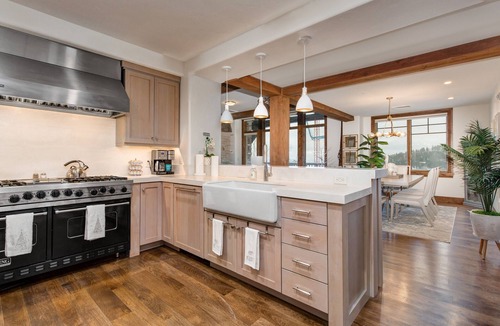 Empire Pass Condo | Ski-In/Ski-Out Luxury Condo - Fitness center, hot tub, patio, BBQ + Fireplace!