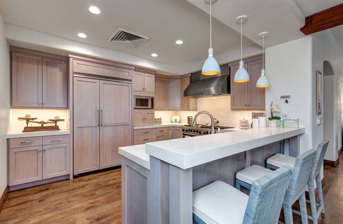 Empire Pass Condo | Ski-In/Ski-Out Luxury Condo - Fitness center, hot tub, patio, BBQ + Fireplace!