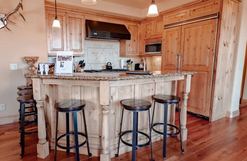 Empire Pass Condo | Ski-in/Ski-out Luxurious Condo located in the serene Empire Pass-Silver Strike 4 Bed-Click to Save