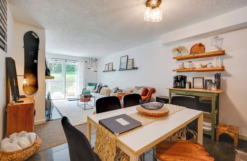 Londonderry Condo | Ski-In/Ski-Out Magic Mountain Condo w/Deck!