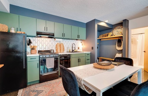 Londonderry Condo | Ski-In/Ski-Out Magic Mountain Condo w/Deck!