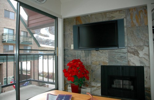 North Park City Condo | Ski-In/Ski-Out PARK CITY VACATION CONDO with MOUNTAIN VIEW!