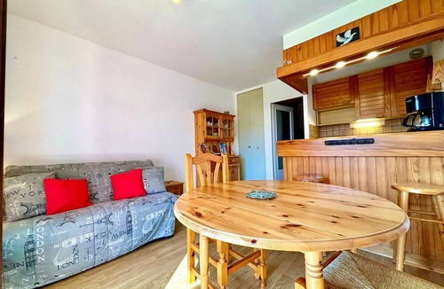 Les Deserts Apartment | Ski-in/ski-out studio with sunny balcony - Pets allowed, parking included