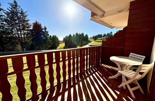 Les Deserts Apartment | Ski-in/ski-out studio with sunny balcony - Pets allowed, parking included