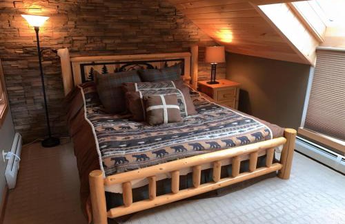 Killington House | Ski-In, Ski-Out Sunrise Village Killington Condo - 2BR, Fireplace, Pool